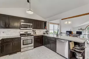 288 Heritage Pkwy, Romeoville, IL 60446 - Photo 13