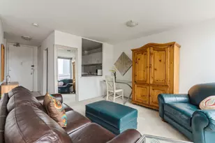 111 E Chestnut St, Chicago, IL 60611 - Photo 7