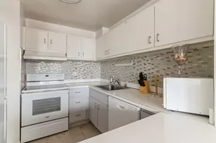 111 E Chestnut St, Chicago, IL 60611 - Photo 9