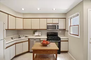 34322 N Birch Ln, Gurnee, IL 60031 - Photo 9