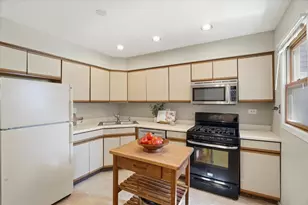 34322 N Birch Ln, Gurnee, IL 60031 - Photo 5