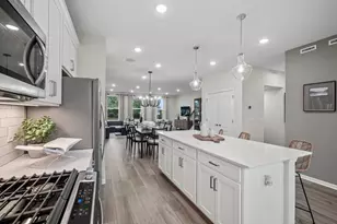 239 Mary Dr, Schaumburg, IL 60193 - Photo 5