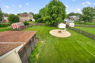 975 W Pine Ave, Roselle, IL 60172 - Photo 37