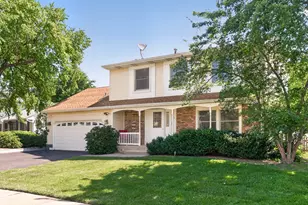 975 W Pine Ave, Roselle, IL 60172 - Photo 1