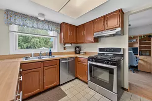 975 W Pine Ave, Roselle, IL 60172 - Photo 15