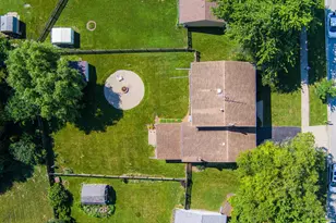 975 W Pine Ave, Roselle, IL 60172 - Photo 47