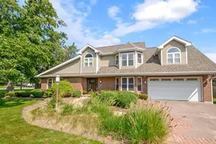 389 W Evergreen Ln, Elmhurst, IL 60126 - Photo 1