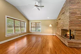 389 W Evergreen Ln, Elmhurst, IL 60126 - Photo 3