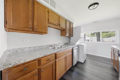 17922 Oakwood Avenue, Lansing, IL 60438 - Photo 5