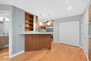 708 Citadel Dr, Westmont, IL 60559 - Photo 5