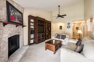 592 Edinburgh Ln, Prospect Heights, IL 60070 - Photo 3