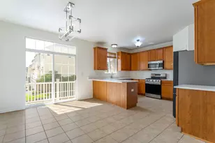 1682 Dogwood Ln, Hanover Park, IL 60133 - Photo 7