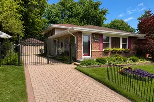 2176 N Westmoreland Dr, Palatine, IL 60074 - Photo 1