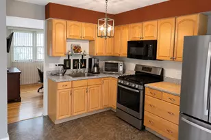 2176 N Westmoreland Dr, Palatine, IL 60074 - Photo 3