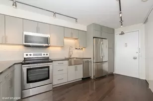 300 N State St, Chicago, IL 60654 - Photo 5