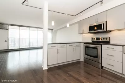 300 N State Street #5517, Chicago, IL 60654 - Photo 3
