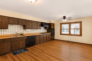 8414 W Brodman Ave, Chicago, IL 60656 - Photo 11