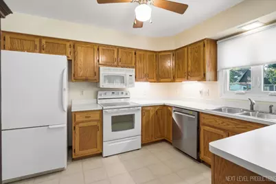 708 E Coady Drive, Minooka, IL 60447 - Photo 9