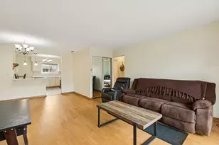 702 Cobblestone Cir, Glenview, IL 60025 - Photo 5