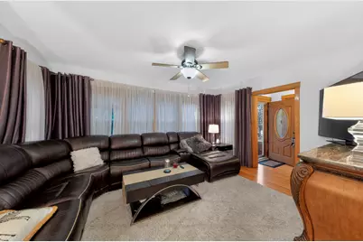 5438 W Melrose Street, Chicago, IL 60641 - Photo 5