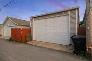 5438 W Melrose St, Chicago, IL 60641 - Photo 39