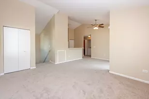 2017 Silverstone Dr, Carpentersville, IL 60110 - Photo 7