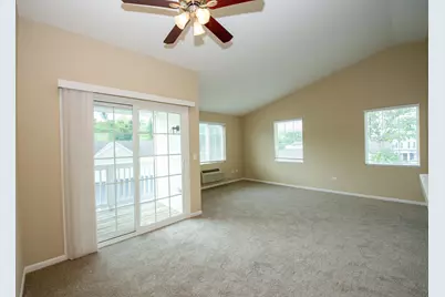 2017 Silverstone Drive #2017, Carpentersville, IL 60110 - Photo 5