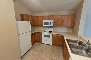 2027 Silverstone Dr, Carpentersville, IL 60110 - Photo 7
