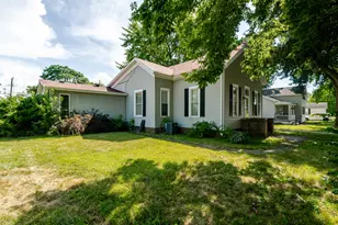 105 7th St, Lincoln, IL 62656 - Photo 3