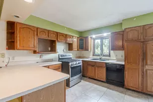 105 7th St, Lincoln, IL 62656 - Photo 7