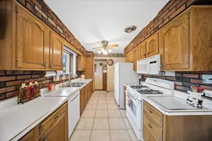 8231 W Berwyn Ave, Chicago, IL 60656 - Photo 7