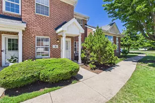 3 Charlotte Cir, Elmhurst, IL 60126 - Photo 3