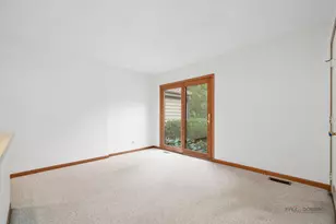 1902 Forest Creek Ln, Libertyville, IL 60048 - Photo 11