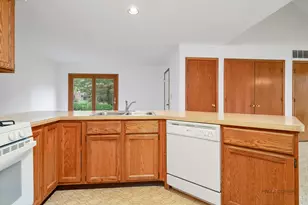 1902 Forest Creek Ln, Libertyville, IL 60048 - Photo 9