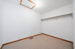 1902 Forest Creek Ln, Libertyville, IL 60048 - Photo 17
