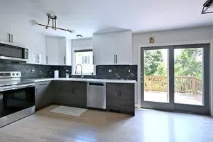 17515 W Winnebago Dr, Grayslake, IL 60030 - Photo 7
