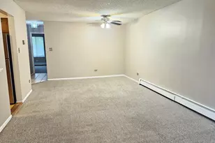11 Crestview Ln, Vernon Hills, IL 60061 - Photo 9