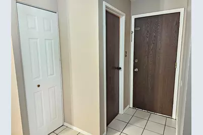 11 Crestview Lane #10, Vernon Hills, IL 60061 - Photo 3