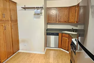 11 Crestview Ln, Vernon Hills, IL 60061 - Photo 5