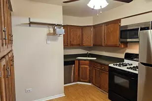 11 Crestview Ln, Vernon Hills, IL 60061 - Photo 7