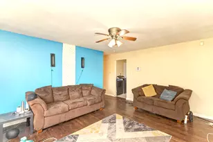 16100 Circle Dr, Markham, IL 60428 - Photo 3