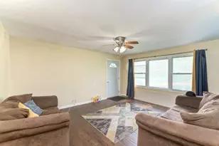 16100 Circle Dr, Markham, IL 60428 - Photo 5