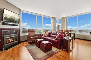 33 W Ontario St, Chicago, IL 60610 - Photo 3