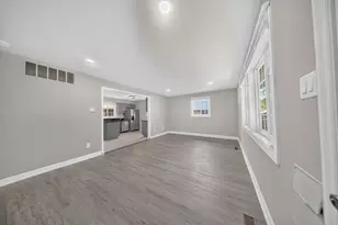 415 Shabbona Dr, Park Forest, IL 60466 - Photo 3