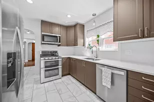 7730 S Paxton Ave, Chicago, IL 60649 - Photo 3