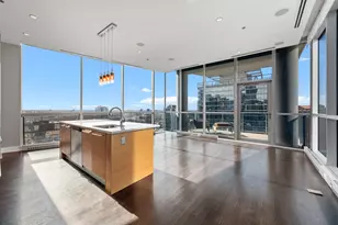 110 W Superior St, Chicago, IL 60654 - Photo 11