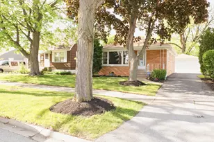 5262 Alexander Pl, Oak Lawn, IL 60453 - Photo 1