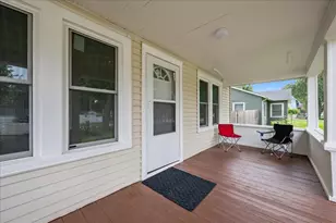 1006 S 4th St, Aurora, IL 60505 - Photo 3