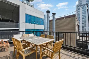 300 W Grand Ave, Chicago, IL 60654 - Photo 19