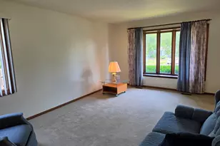 736 Yorkshire Ln, Des Plaines, IL 60016 - Photo 11